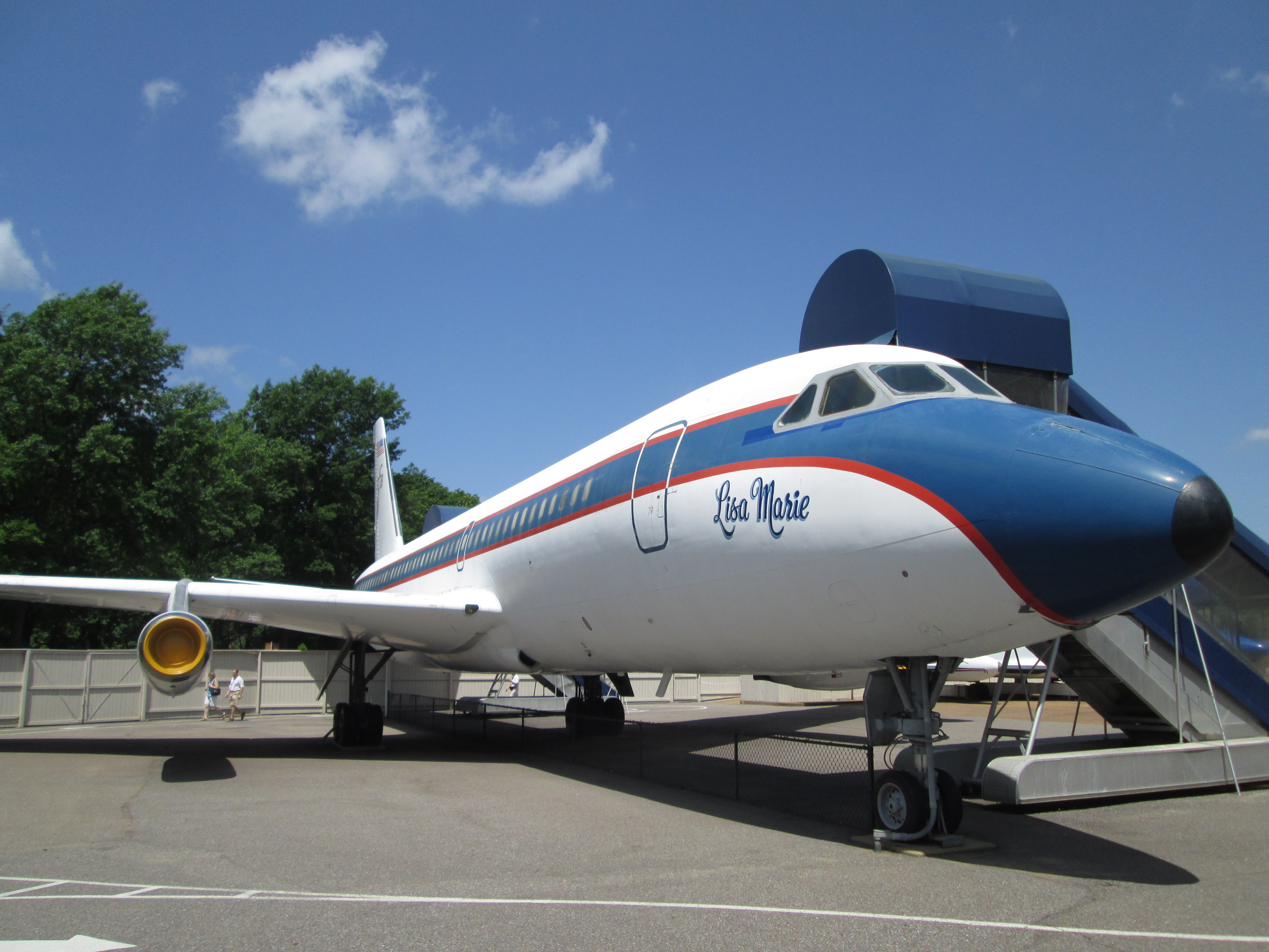 Graceland: Airplanes