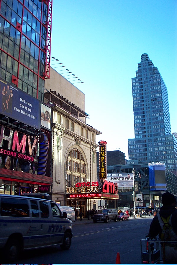 New york cinema. AMC Empire 25. Московский театр Империя. Б25 Эмпайр стрит. Empire Theatre Fire 1949.